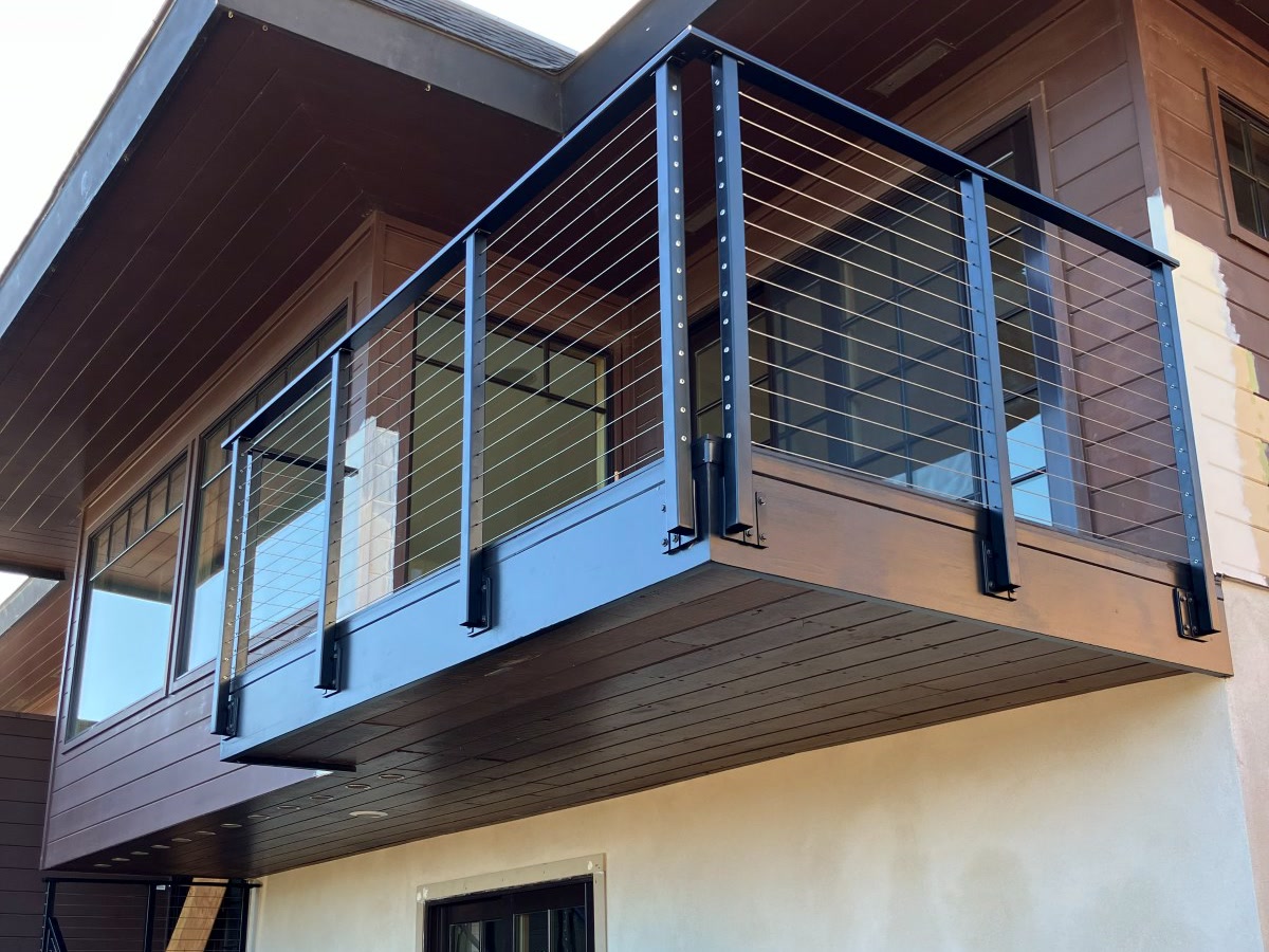 San Rafael cable railing on a balcony by Bay Area Railings